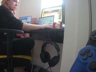 voyeurcam-sexy-l... Live Webcam on CamSoda