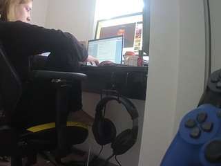 voyeurcam-sexy-little-ana-01