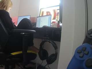 voyeurcam-sexy-little-ana-01