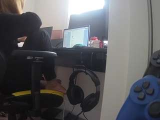 voyeurcam-sexy-little-ana-01