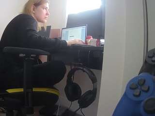 voyeurcam-sexy-little-ana-01