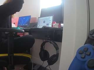 voyeurcam-sexy-little-ana-01