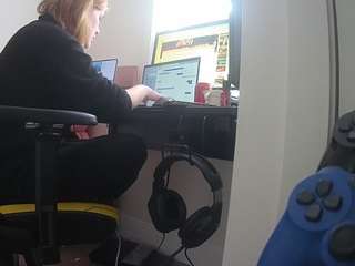 voyeurcam-sexy-little-ana-01