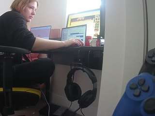 voyeurcam-sexy-little-ana-01