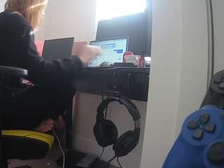 voyeurcam-sexy-little-ana-01