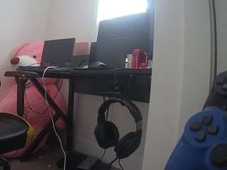 voyeurcam-sexy-little-ana-01