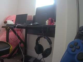 voyeurcam-sexy-little-ana-01