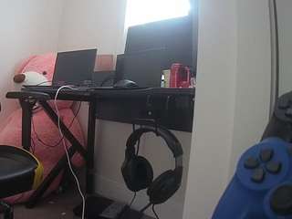 voyeurcam-sexy-little-ana-01