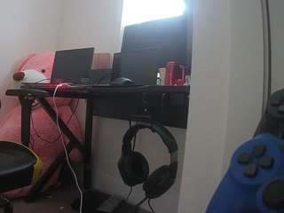 voyeurcam-sexy-little-ana-01