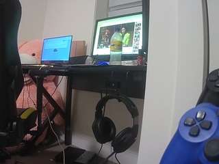 voyeurcam-sexy-little-ana-01
