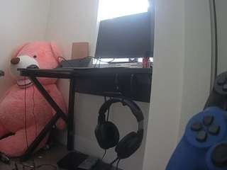 voyeurcam-sexy-little-ana-01