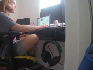 voyeurcam-sexy-l... Live Webcam on CamSoda