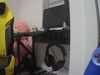 voyeurcam-sexy-little-ana-01
