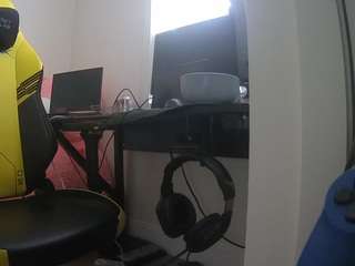 voyeurcam-sexy-little-ana-01