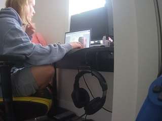 voyeurcam-sexy-little-ana-01