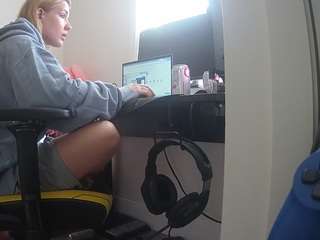 voyeurcam-sexy-little-ana-01