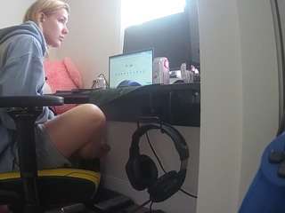 voyeurcam-sexy-little-ana-01