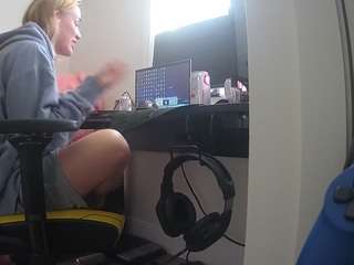 voyeurcam-sexy-little-ana-01