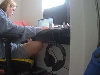 voyeurcam-sexy-little-ana-01