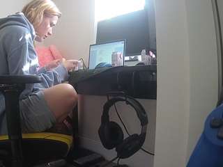 voyeurcam-sexy-little-ana-01