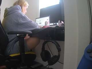 voyeurcam-sexy-little-ana-01