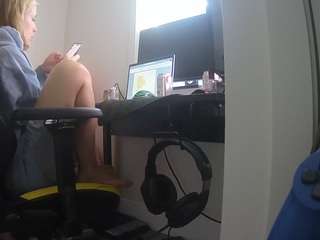 voyeurcam-sexy-little-ana-01