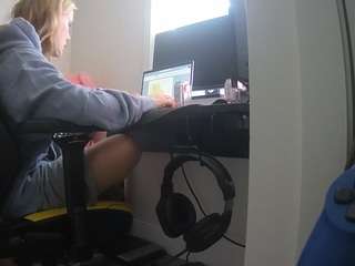voyeurcam-sexy-little-ana-01