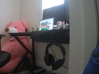 voyeurcam-sexy-little-ana-01
