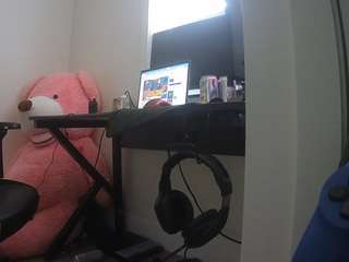 voyeurcam-sexy-little-ana-01