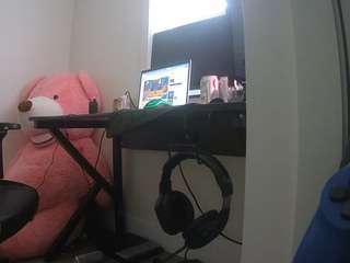 voyeurcam-sexy-little-ana-01