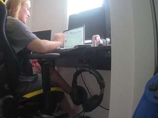 voyeurcam-sexy-little-ana-01