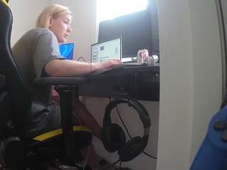 voyeurcam-sexy-little-ana-01