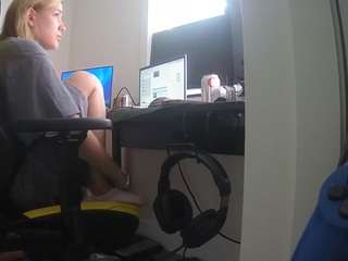 voyeurcam-sexy-little-ana-01