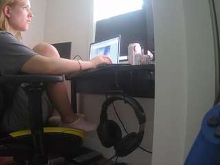 voyeurcam-sexy-little-ana-01