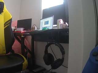 voyeurcam-sexy-little-ana-01