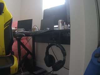 voyeurcam-sexy-little-ana-01