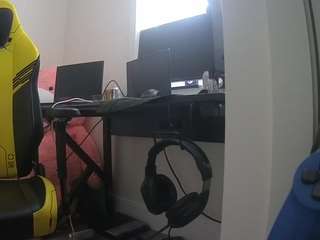 voyeurcam-sexy-little-ana-01