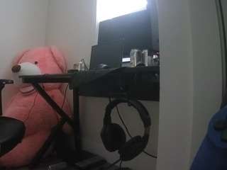 voyeurcam-sexy-little-ana-01