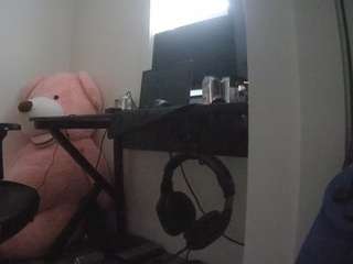 voyeurcam-sexy-little-ana-01