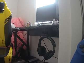voyeurcam-sexy-little-ana-01