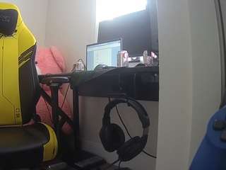 voyeurcam-sexy-little-ana-01