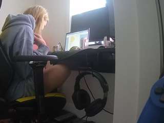 voyeurcam-sexy-little-ana-01