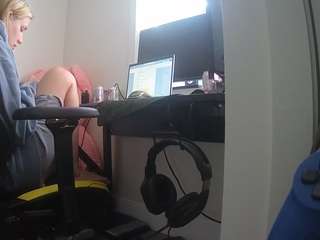 voyeurcam-sexy-little-ana-01