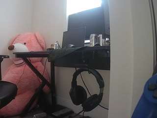 voyeurcam-sexy-little-ana-01