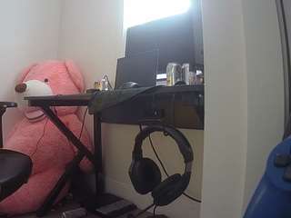 voyeurcam-sexy-little-ana-01