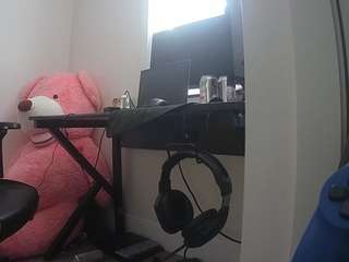voyeurcam-sexy-little-ana-01