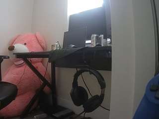voyeurcam-sexy-little-ana-01