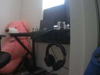 voyeurcam-sexy-little-ana-01