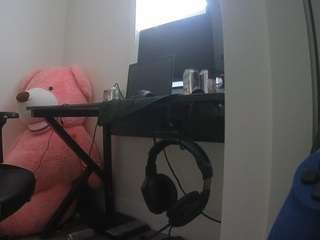 voyeurcam-sexy-little-ana-01