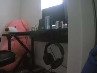 voyeurcam-sexy-little-ana-01
